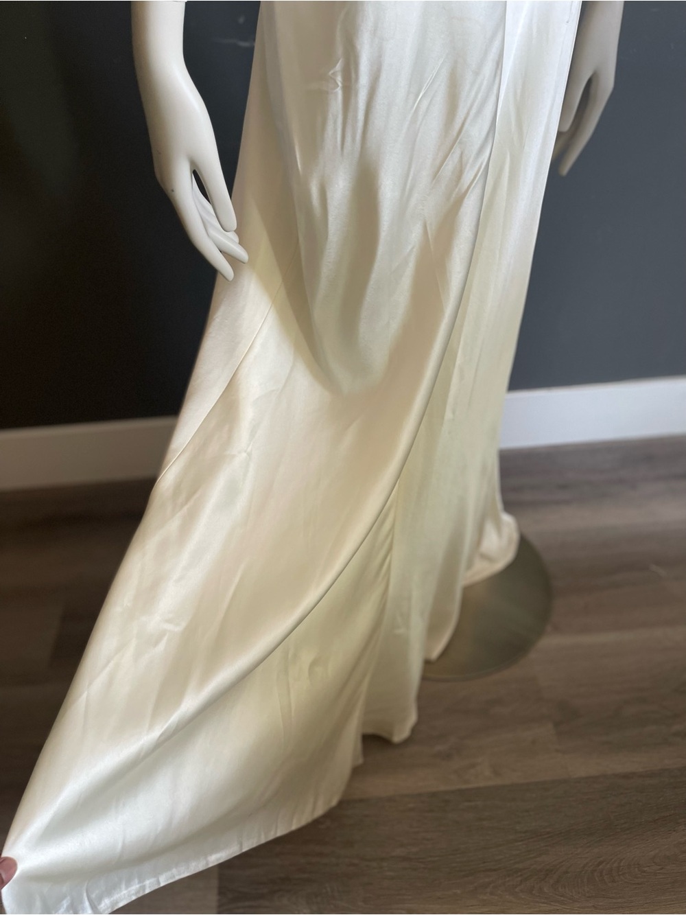 Vintage Carmen Marc Valvo Ivory Satin Cowl Back Bridal Evening Maxi Gown Size 8 - Picture 4 of 9